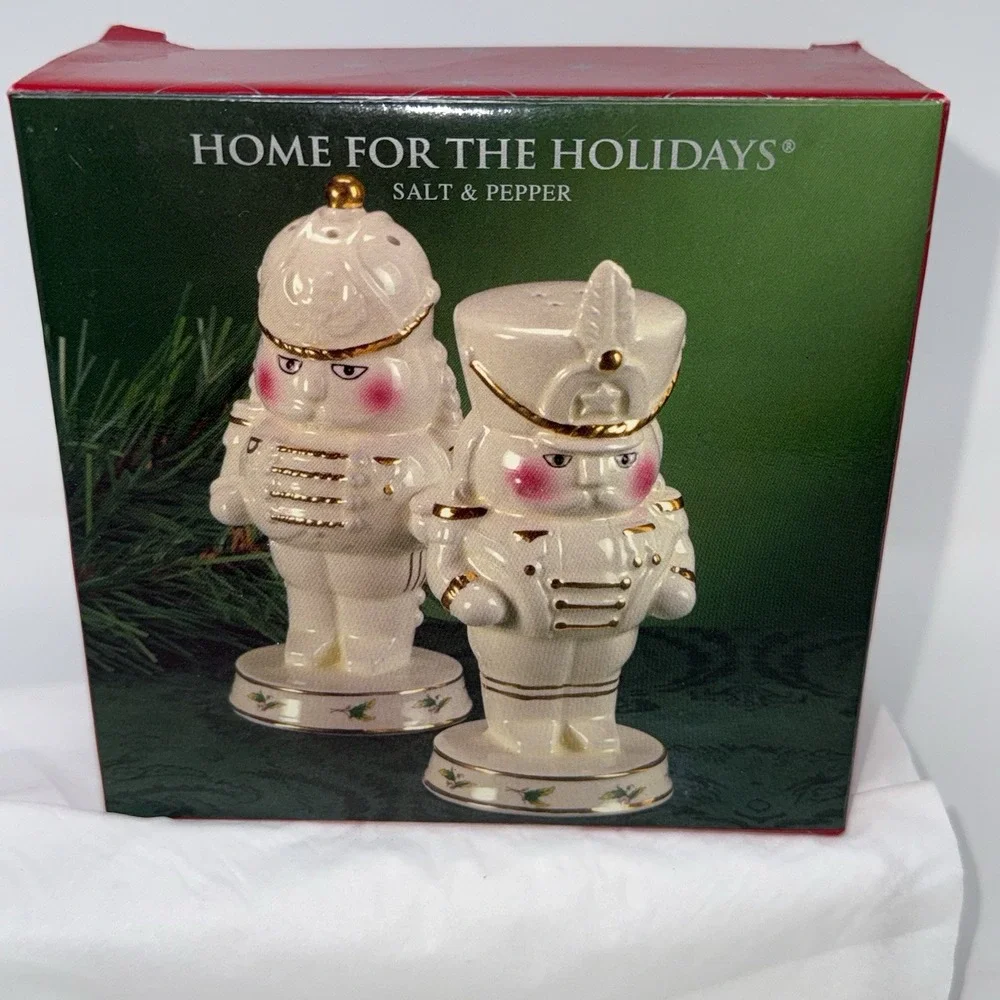 Vintage Christmas Toy Soldiers Nutcrackers Salt Pepper Shakers Holly Holiday